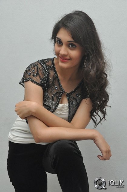 Surabhi-at-Beeruva-Movie-Date-Press-Meet